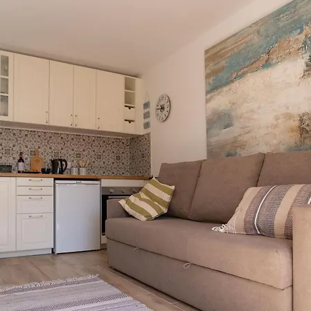 Апартаменты Melo's Place - Cozy With A Sunny Terrace.