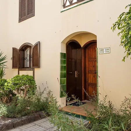 Melo's Place - Cozy With A Sunny Terrace. * Арона