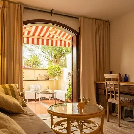 Апартаменты Melo's Place - Cozy With A Sunny Terrace. Арона