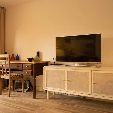 Апартаменты Melo's Place - Cozy With A Sunny Terrace.