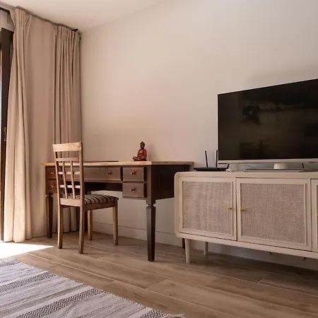 Apartamento Melo's Place - Cozy With A Sunny Terrace.