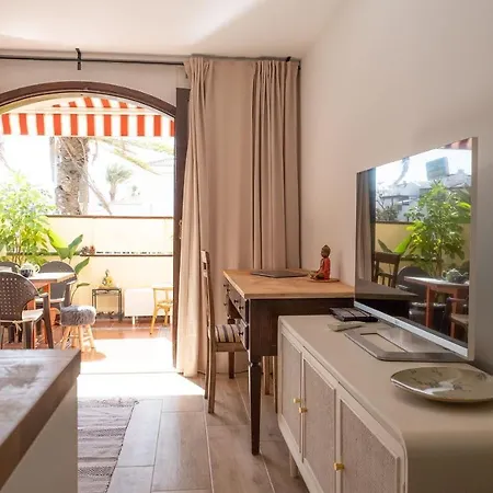 Melo's Place - Cozy With A Sunny Terrace. Apartamento *